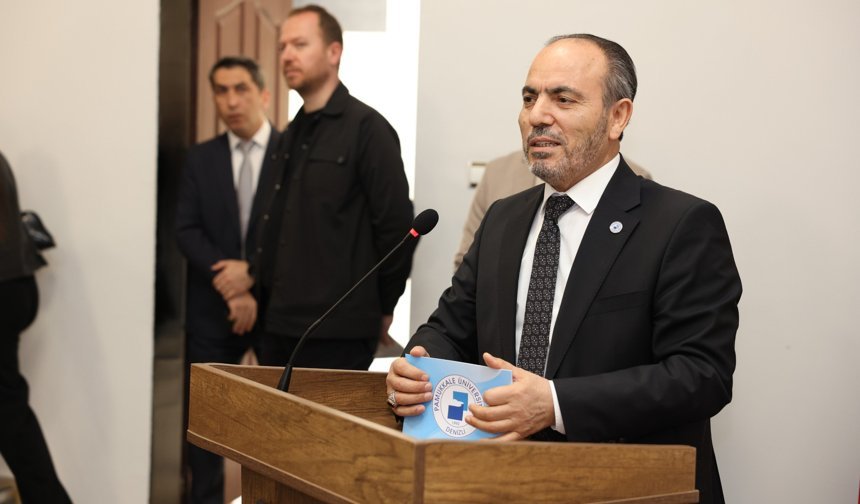 Rektör Güngör Hukuk Fakültesi Kariyer Söyleşileri Etkinliğine Katıldı