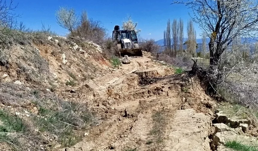 Çameli Belediyesi’nden Arazi Yollarında Yoğun Çalışma