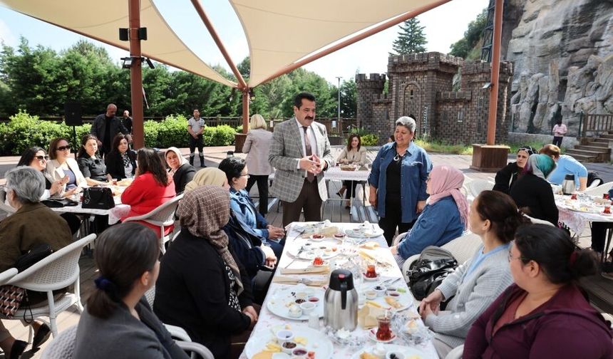 Başkan Ertemur'dan “Özel” Annelere Anlamlı Mola