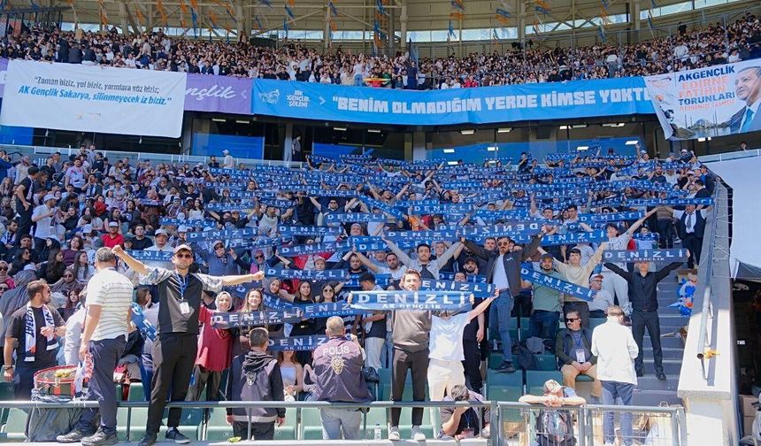 Bir Gençlik Şöleni’ne ‘Denizli'li Gençler Damgası!