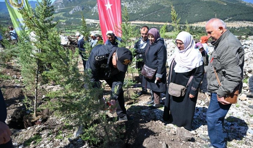 Denizli’de 28 Polis Şehidi Anısına 200 Fidan Toprakla Buluştu