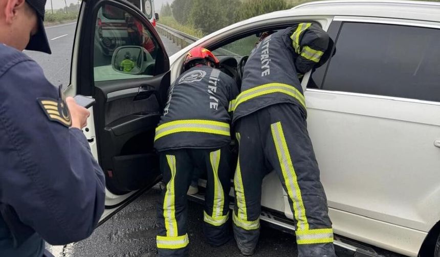 Bariyerlere Saplanan Lüks Aracın Sürücüsü Hayatını Kaybetti