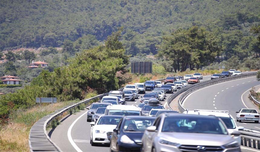Denizli'de Bayram Tatili Başlarken, Cankurtaran'da Kuyruklar Uzadı