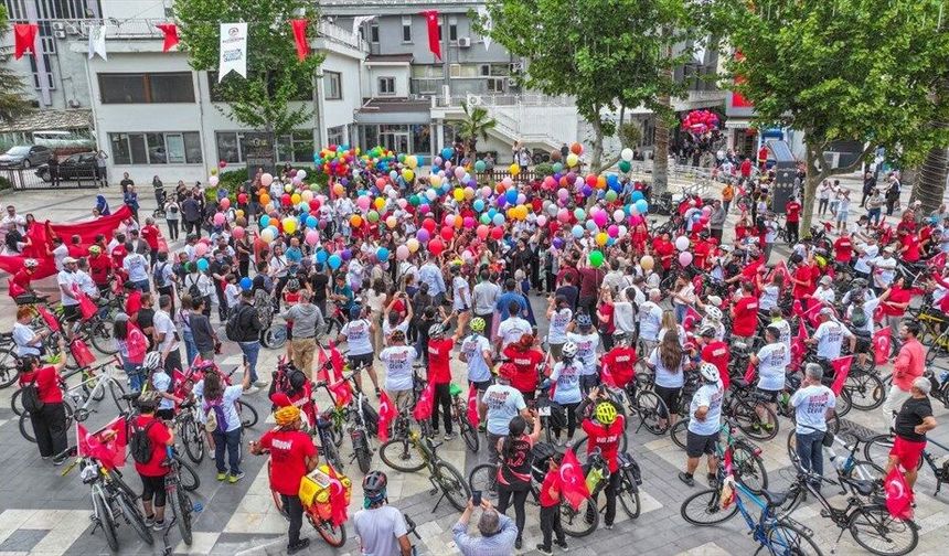 Büyükşehir’in “Umuda Pedal Çevir” Bisiklet Şenliği Kortej Yürüyüşüyle Başladı