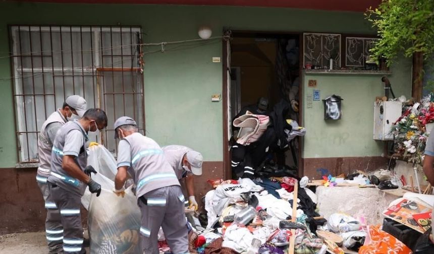 2 Çöp Evden 43 Kamyon Atık Çıkarıldı