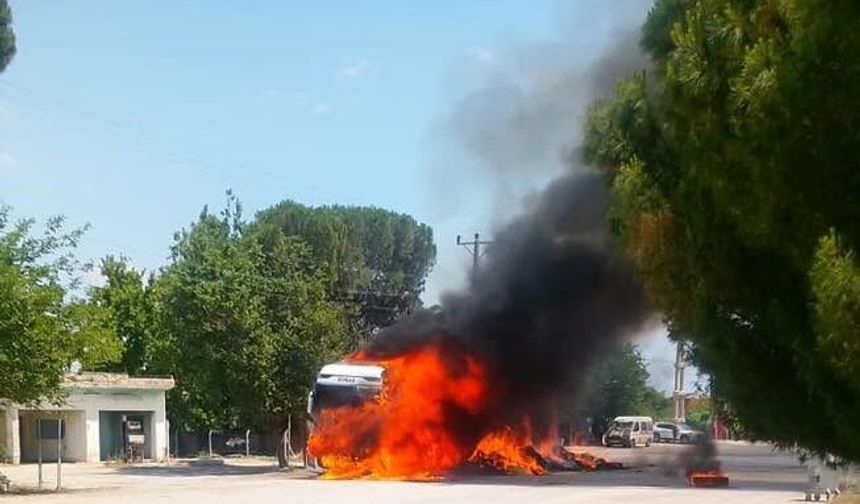 Denizli Sarayköy’de Saman Yüklü Tır Alev Alev Yandı