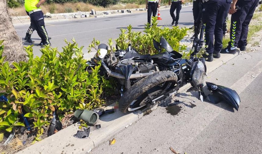 Denizli'de Ağaca Çarpan Motosiklet Sürücüsü Yaşam Mücadelesini Kaybetti