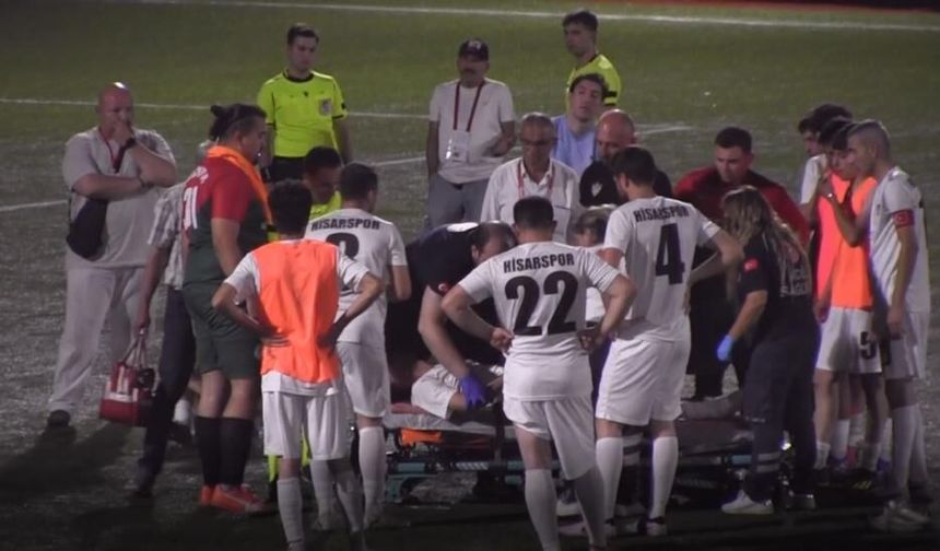 Denizli'de Rakibiyle Çarpışan Futbolcu Hastaneye Götürüldü
