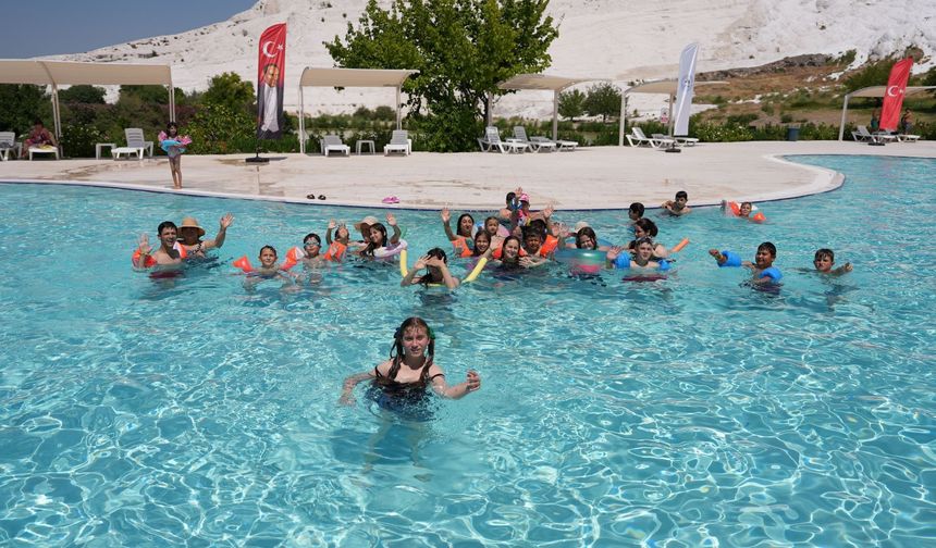 Pamukkale'de“Annemle Yüzmenin Tam Zamanı” Projesi Devam Ediyor