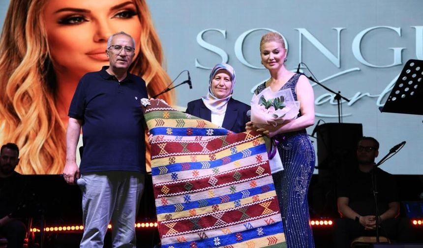 Çameli Festivalinde Songül Karlı Rüzgarı