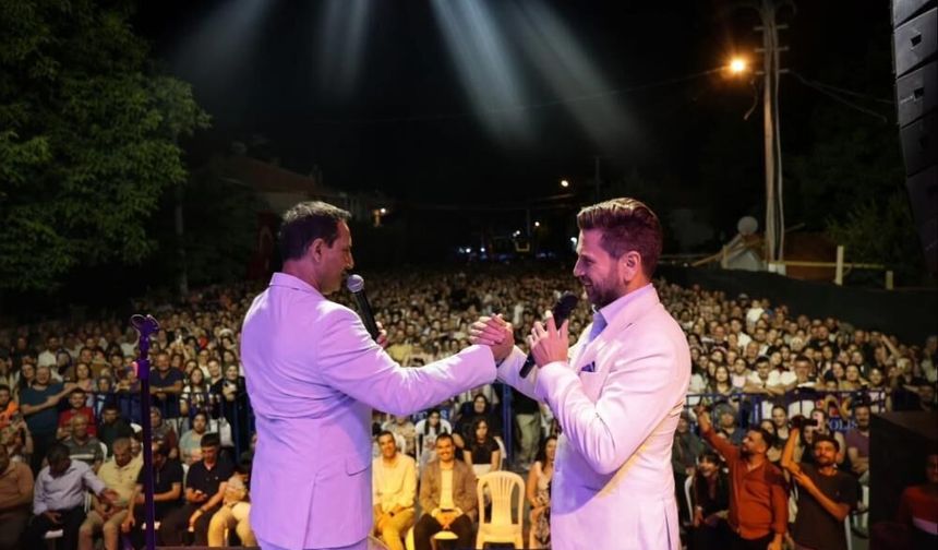 Tavas’ta Zeybek, Kültür ve Sanat Festivali’nde Rafet El Roman Rüzgarı Esti
