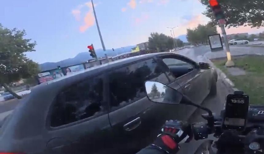 Denizli'de Önünü Kestiği Motosiklet Sürücüsüne Saldırınca 180 Binlik Oldu
