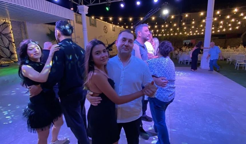 Böyle Düğün Görülmedi: "Damat var, gelin yok"