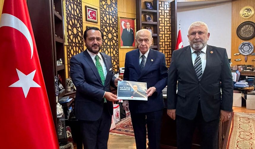 Yılmaz'dan Lider Bahçeli'ye Kongre Rapor Takdimi