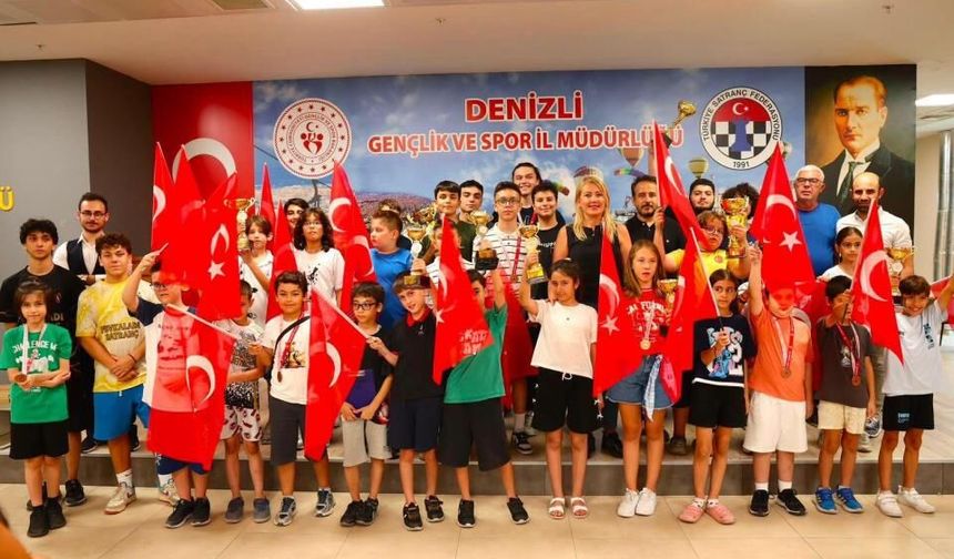Merkezefendi’de 30 Ağustos Zafer Turnuvası Şampiyonlarına Ödülleri Verildi