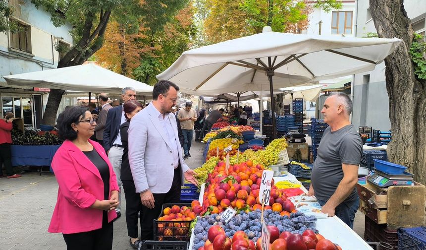 YENİ Parti’li Arpacı Kütahya Pazarında: “Bereketi Bol Da Cepler Boş”
