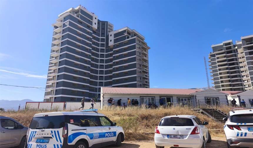 Paralarını Alamayan İşçiler 15 Katlı İnşaatın Çatısına Çıktı