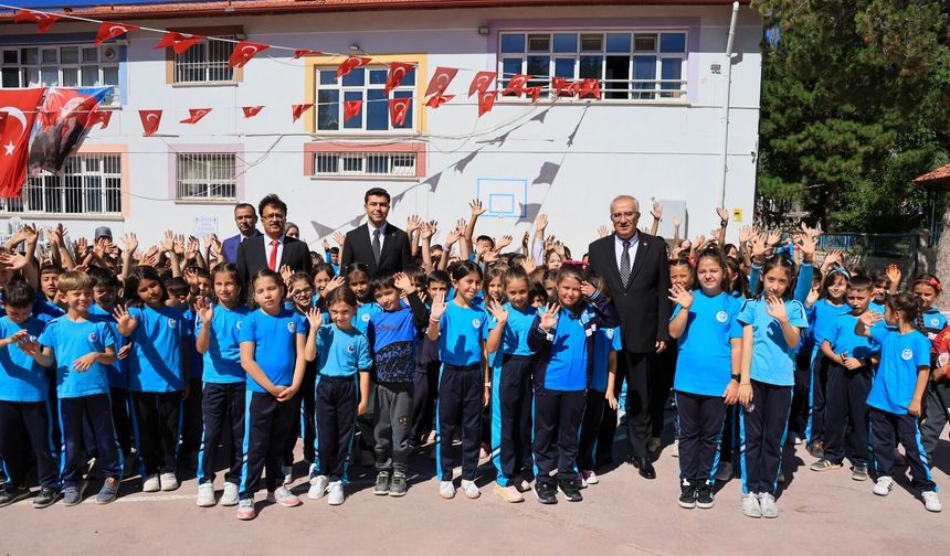 Çameli’de Ders Zili Çaldı Okul Heyecanı Hediyelerle Başladı