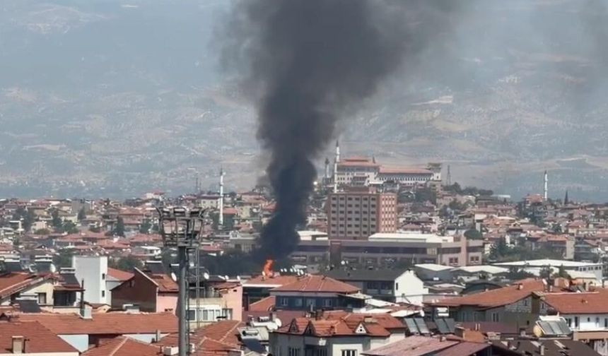 Denizli'de Palet Fabrikasında Yangın