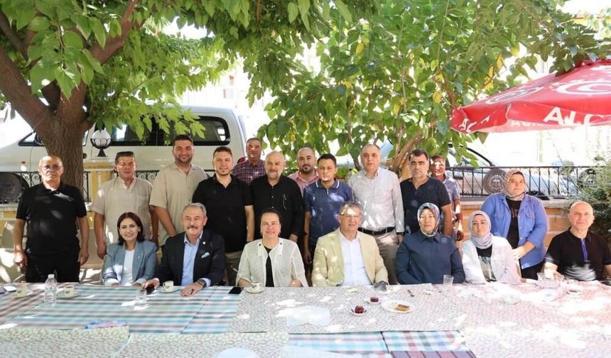 Başkan Subaşıoğlu, AK Parti’ye Katılan 15 Kişiye Rozet Taktı