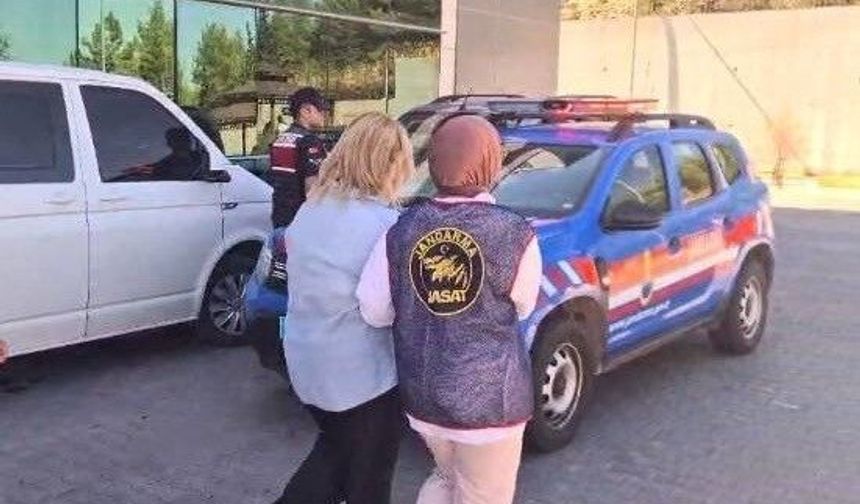 Denizli’de Yaşlı Vatandaşı Dolandıran 2 Şüpheli İzmir’de Yakalandı