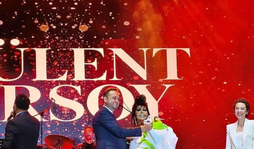 Çivril Festivalinde Bülent Ersoy’dan Elmalı Şov