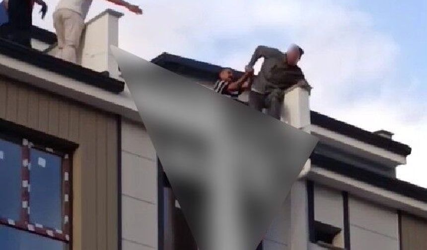 Denizli'de Eşiyle Tartışıp Çatıya Çıkan Genci Başkan Son Anda Çekip Aldı