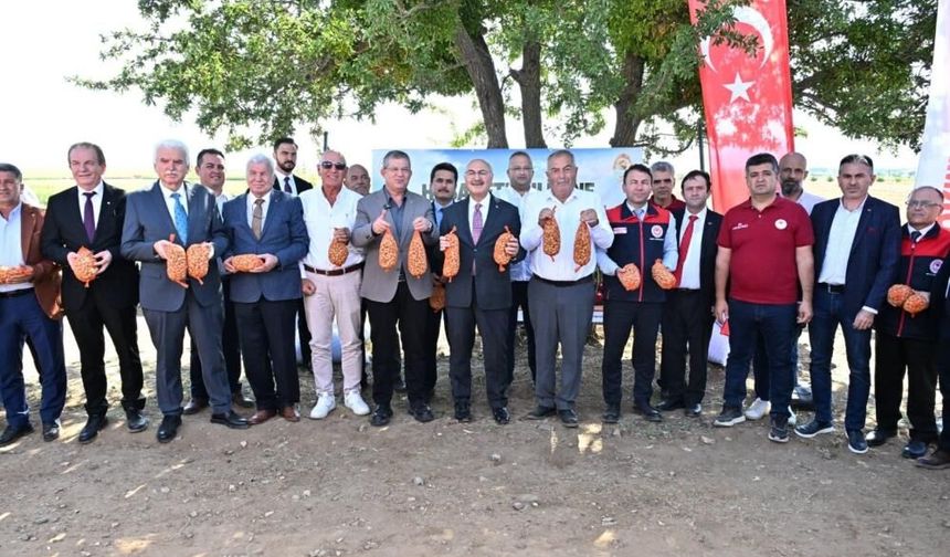 Badem Hasadında Denizli'nin Üretim Gücü Masaya Yatırıldı