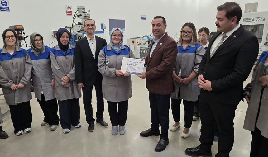 Kadın CNC Operatörü Eğitimini Başarıyla Tamamlayan Kursiyerlere Sertifikaları Takdim Edildi