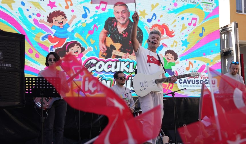 Denizli Büyükşehir'le Cumhuriyet Coşkusu Okullara Taştı