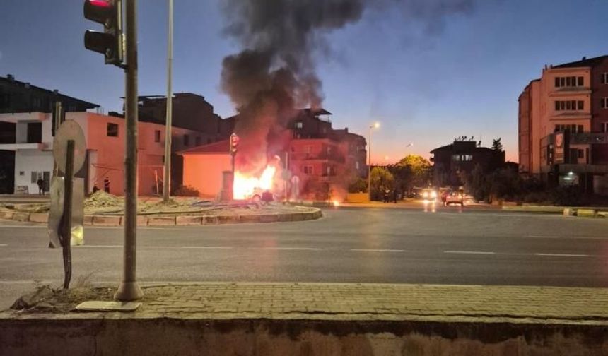 Denizli’de Seyir Halindeki Otomobil Alev Topuna Döndü
