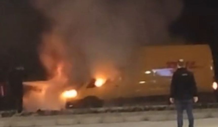 Denizli’de Kargo Aracı Alev Aldı