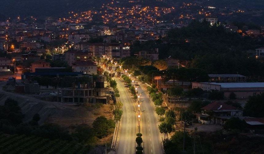 Denizli  Büyükşehir'den İlçelerde Aydınlatma Atağı