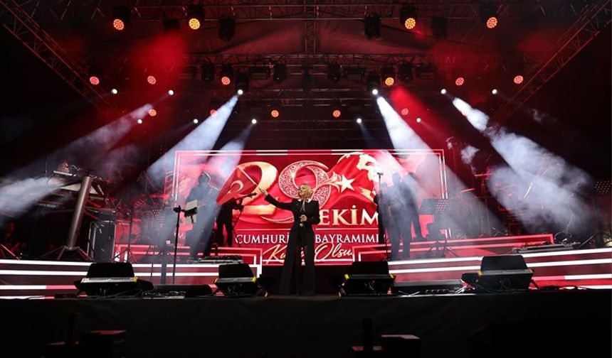 Denizli  Büyükşehir'den Cumhuriyet'e Yakışır Kutlama