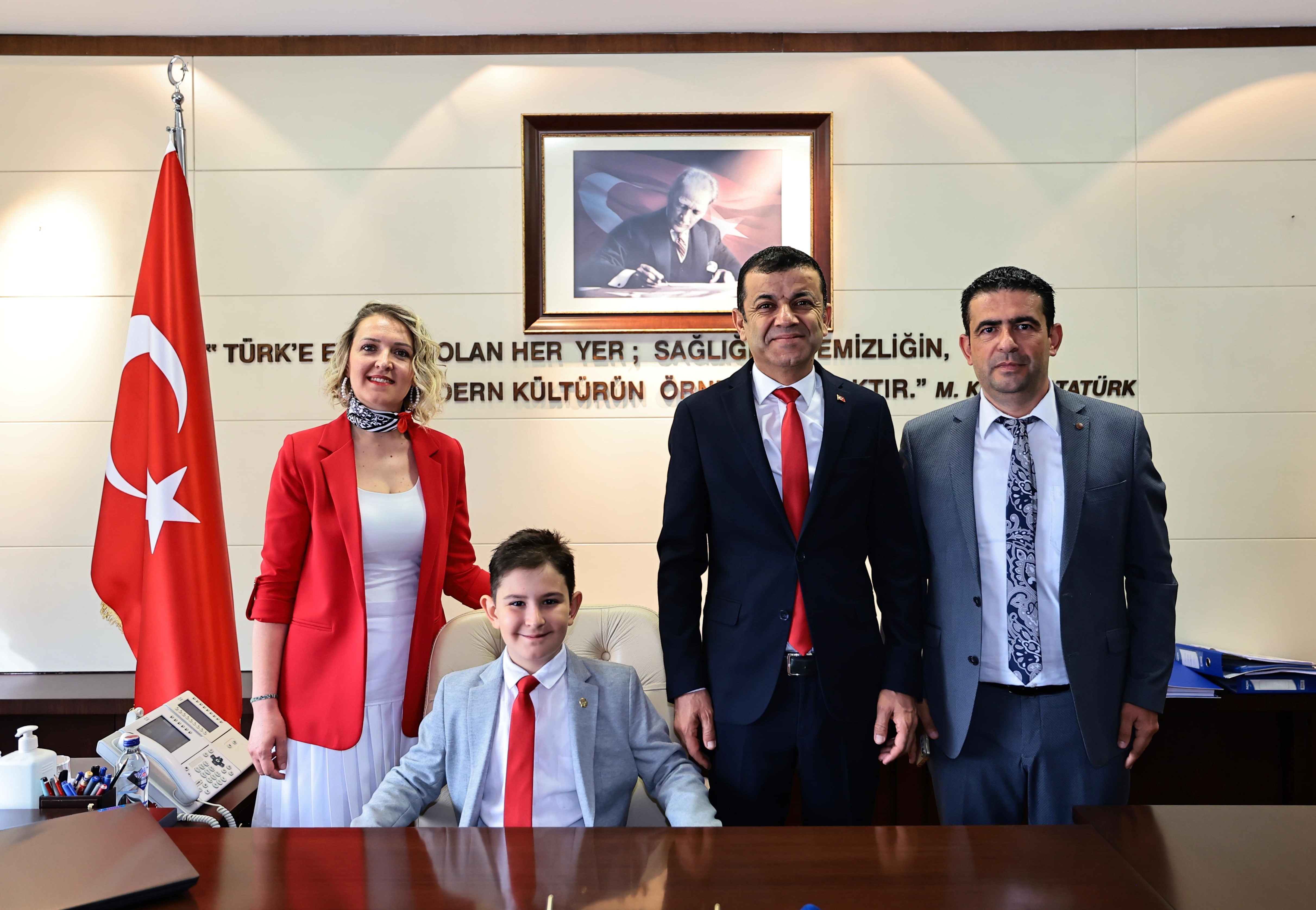 Başkan Bülent Nuri Çavuşoğlu Kaan Ülkülü Ve Ailesi