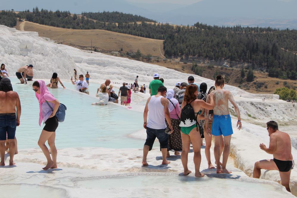 Bayramda Tati̇lci̇ler Pamukkale’ye Akin Etti̇! (3)