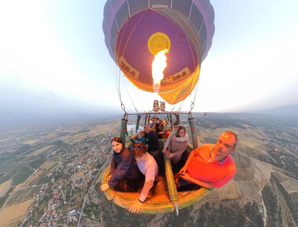 Her Gün 300 Turi̇st Pamukkale Semalarinda Uçuyor (2)