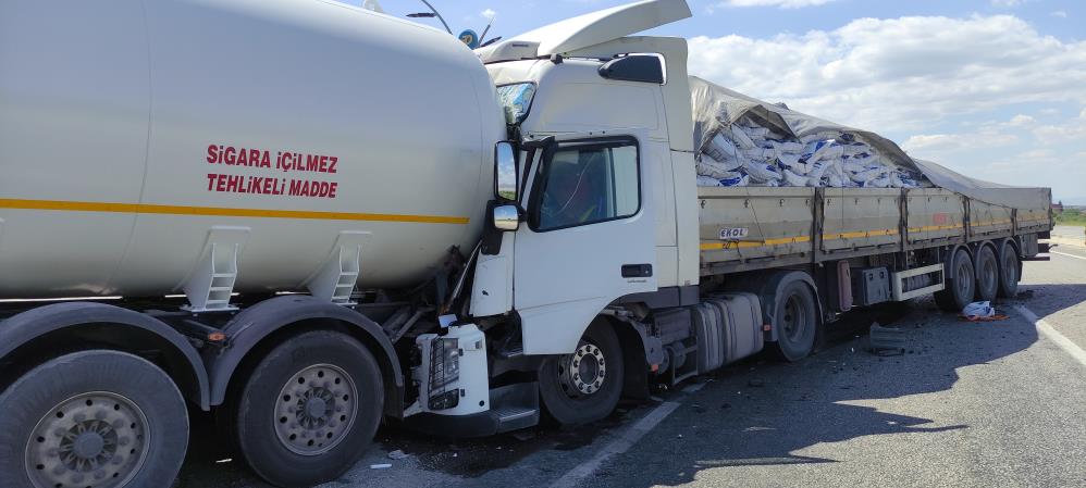 Kömür Yüklü Tır Lpg Tankerine Çarptı! (1)