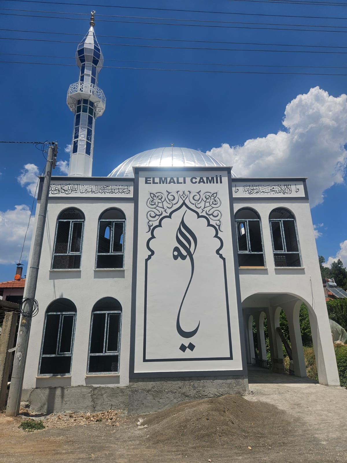 Mahalleli̇ Cami̇ İçi̇n Kollari Sivadi (1)