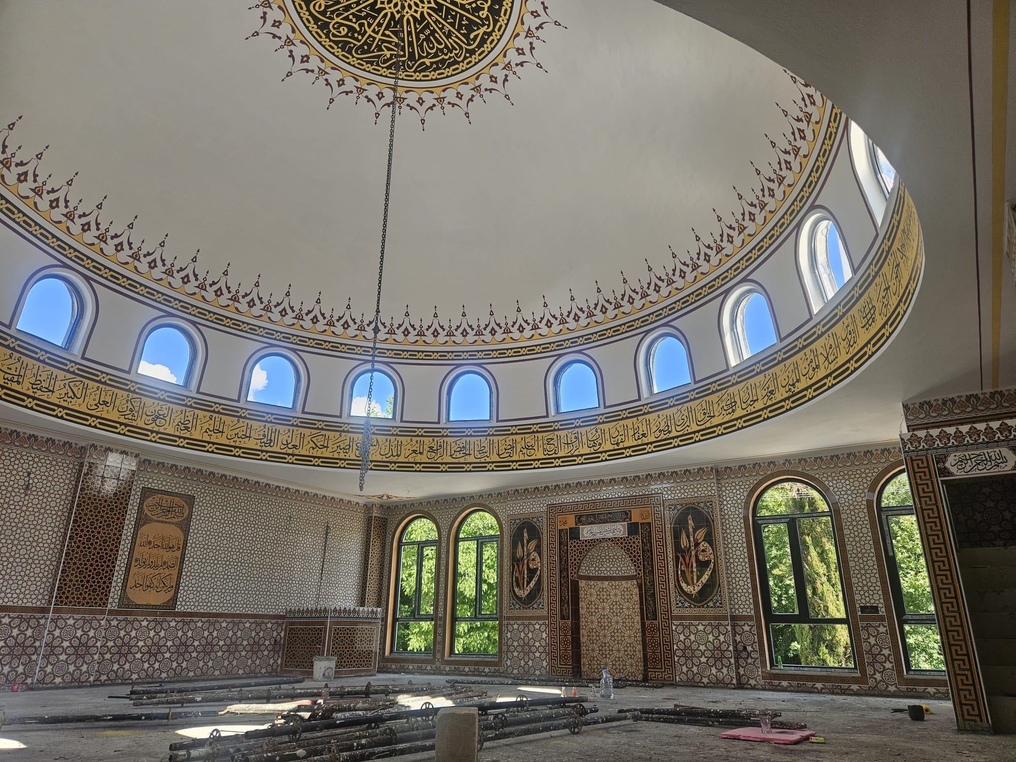 Mahalleli̇ Cami̇ İçi̇n Kollari Sivadi (2)