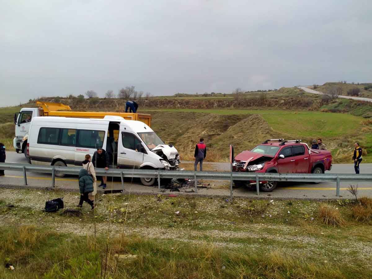 Denizli Minibus Picup Kaza 5 Yarali1