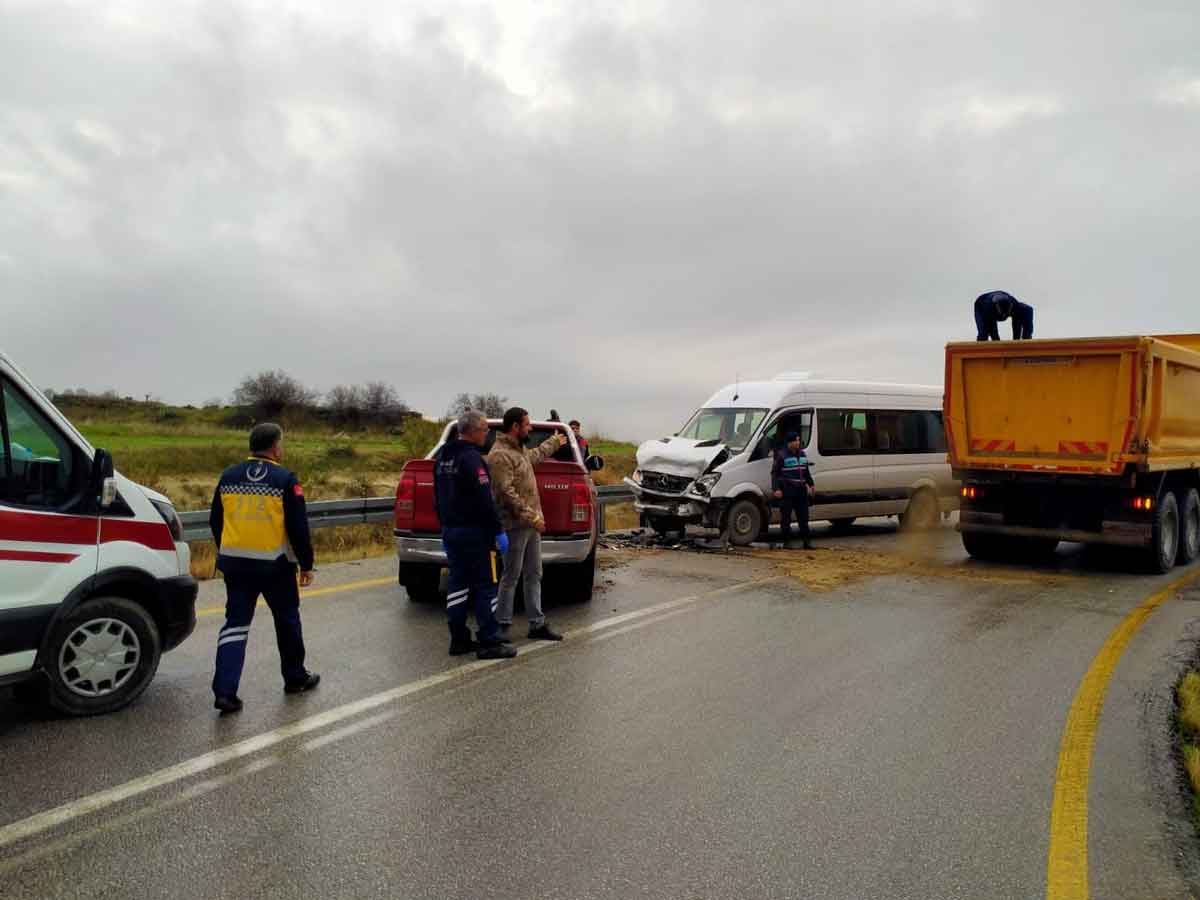 Denizli Minibus Picup Kaza 5 Yarali6