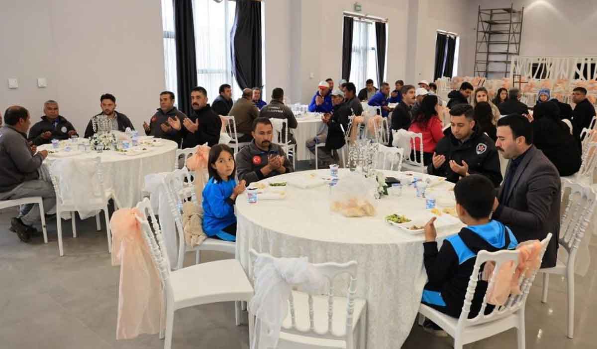 Baskan Arslan 1 Mayis Isci Ve Emek Bayraminda Emekcilerle Bir Araya Geldi 1