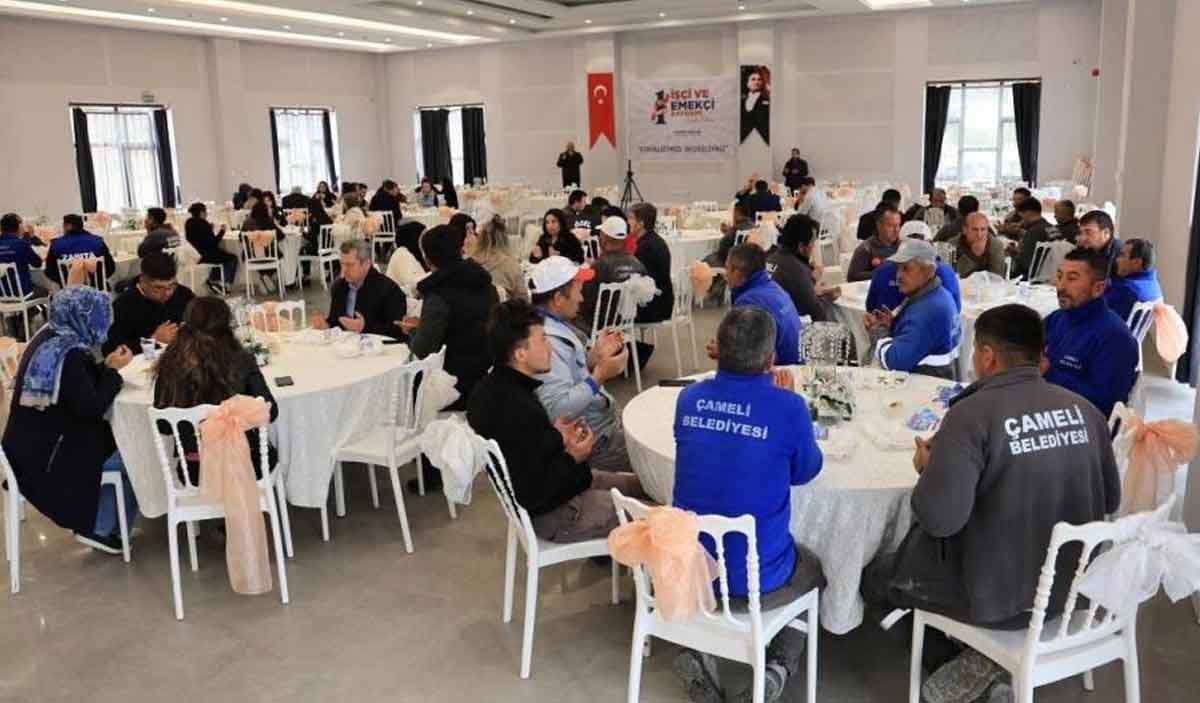 Baskan Arslan 1 Mayis Isci Ve Emek Bayraminda Emekcilerle Bir Araya Geldi 2