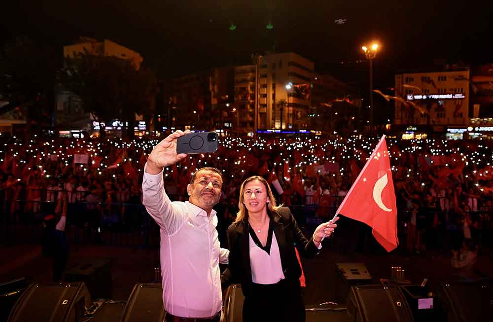 Baskan Cavusoglu Denizlilileri Ceza Ile Bulusturdu