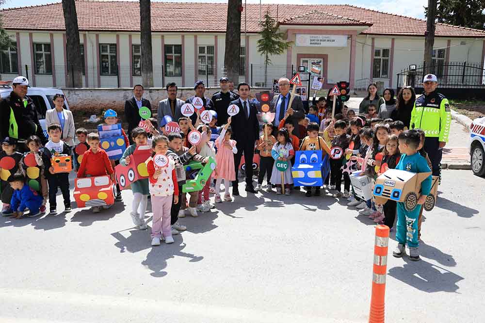 Baskan Cengiz Arslan Miniklerle Trafik Etkinliginde Bulustu 1