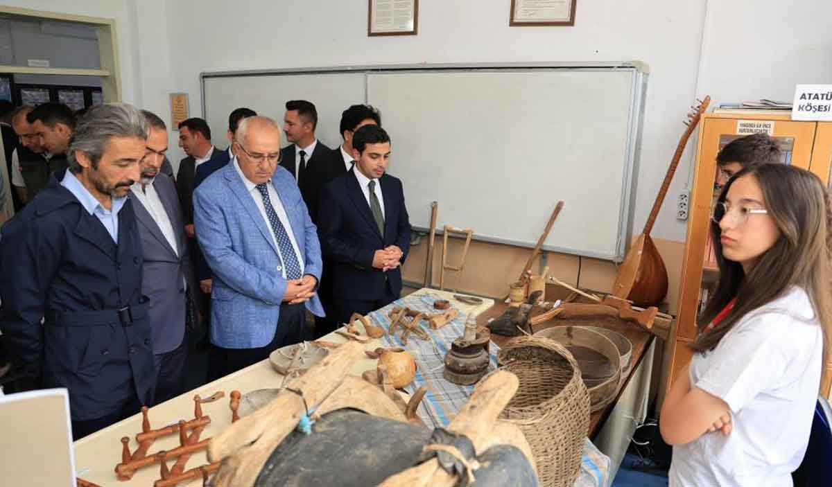 Cameli Anadolu Lisesi Bilim Fuarindaki Projeler Goz Doldurdu