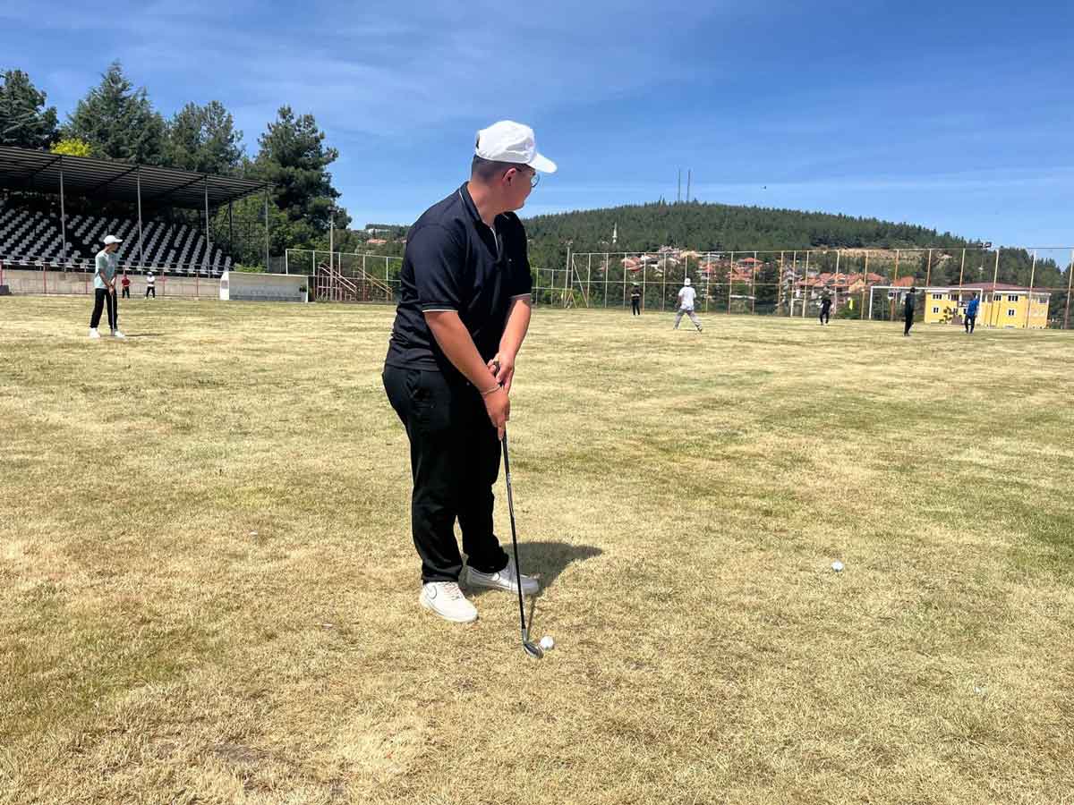 Denizli Cal Huzurevi Golf Oynadi1
