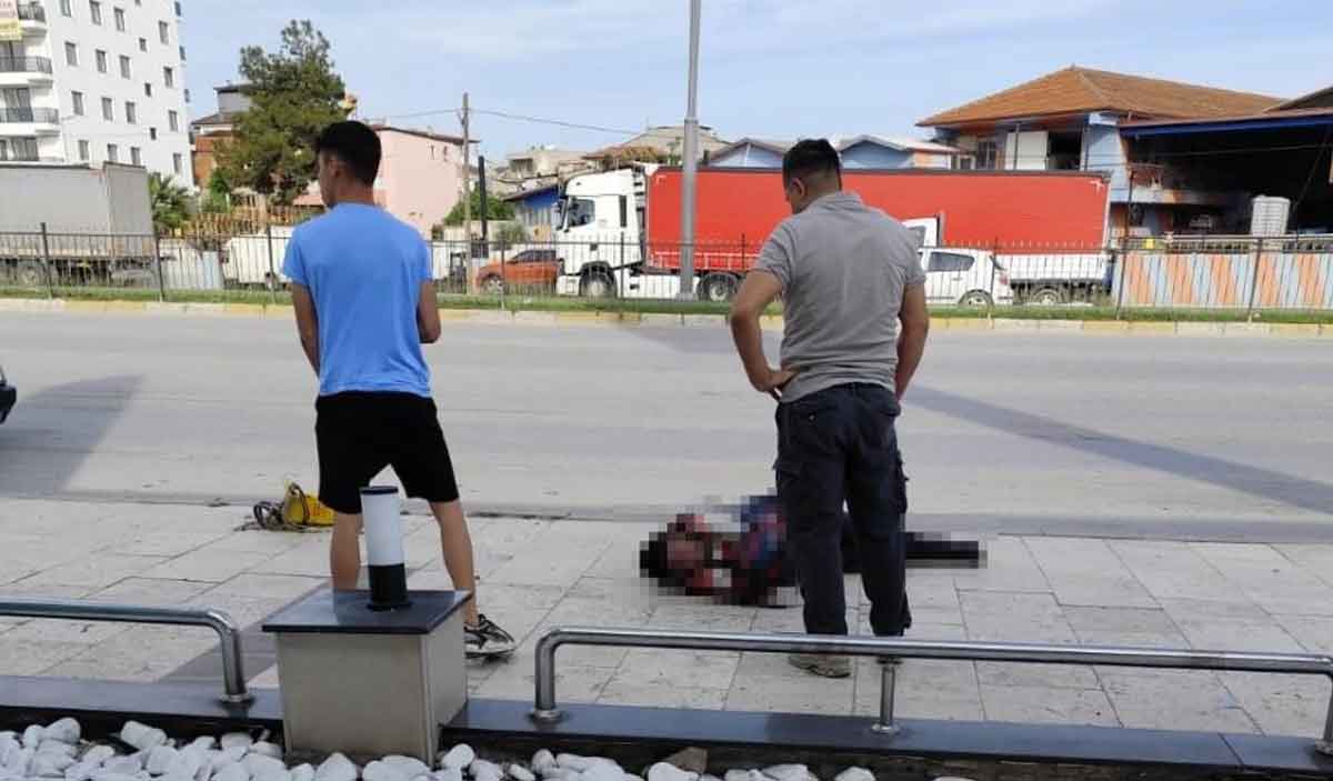 Denizlida Otomobile Carpan Motosikletli Isadami Hayatini Kaybetti