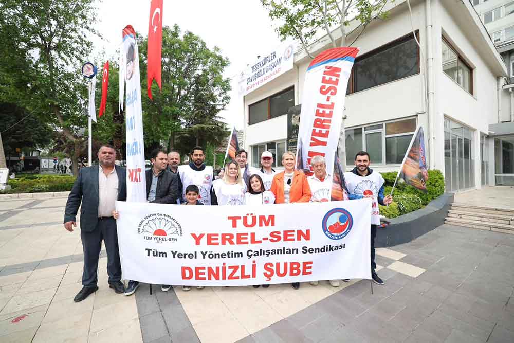Denizlide 1 Mayis Isci Bayrami Yagis Altinda Kutlandi 2